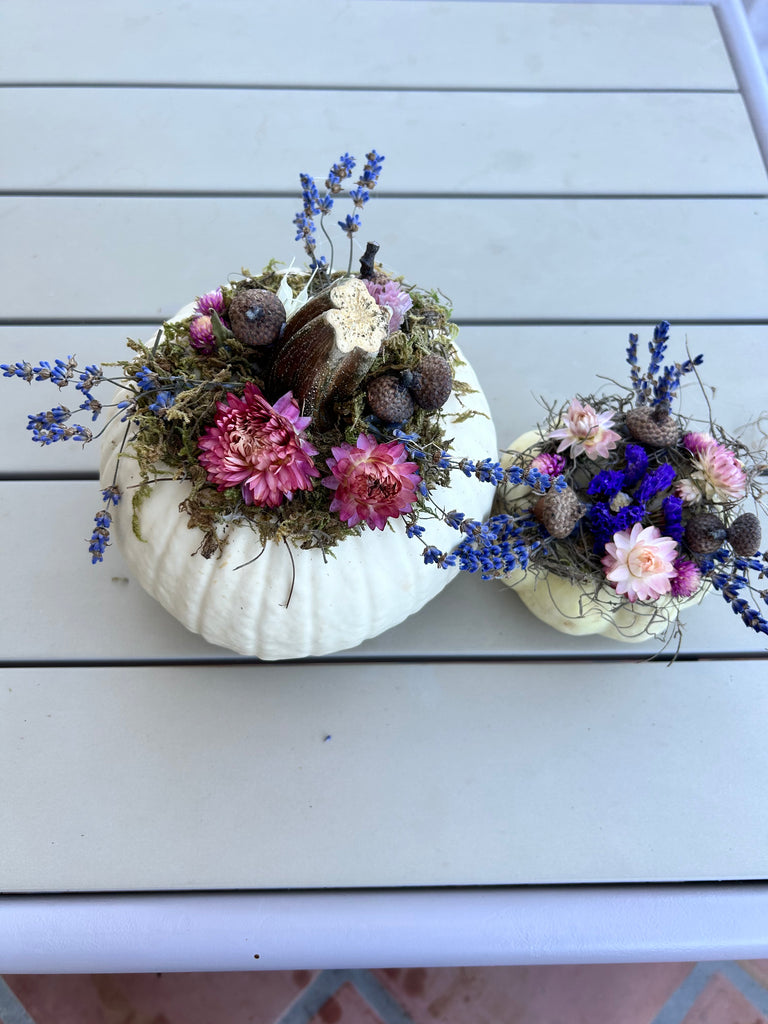 White MEDIUM pumpkin with dried florals